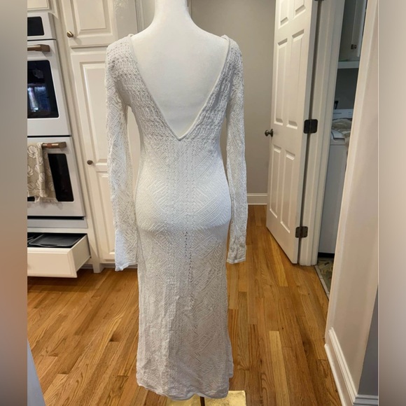 Elegant White beach Cover Up - Picture 4 of 7